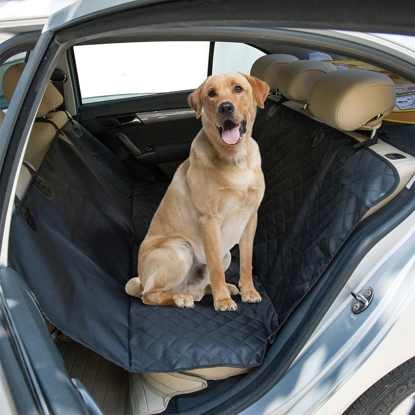 Автомобиль накидка собака. Автогамак для собак. Накидка на сиденье автомобиля для собак. Чехол для собак в машину на заднее. Накидка на заднее сиденье автомобиля для собак.